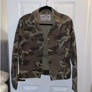 💚 Levi signature Camo jacket​​​​​​ 💚​